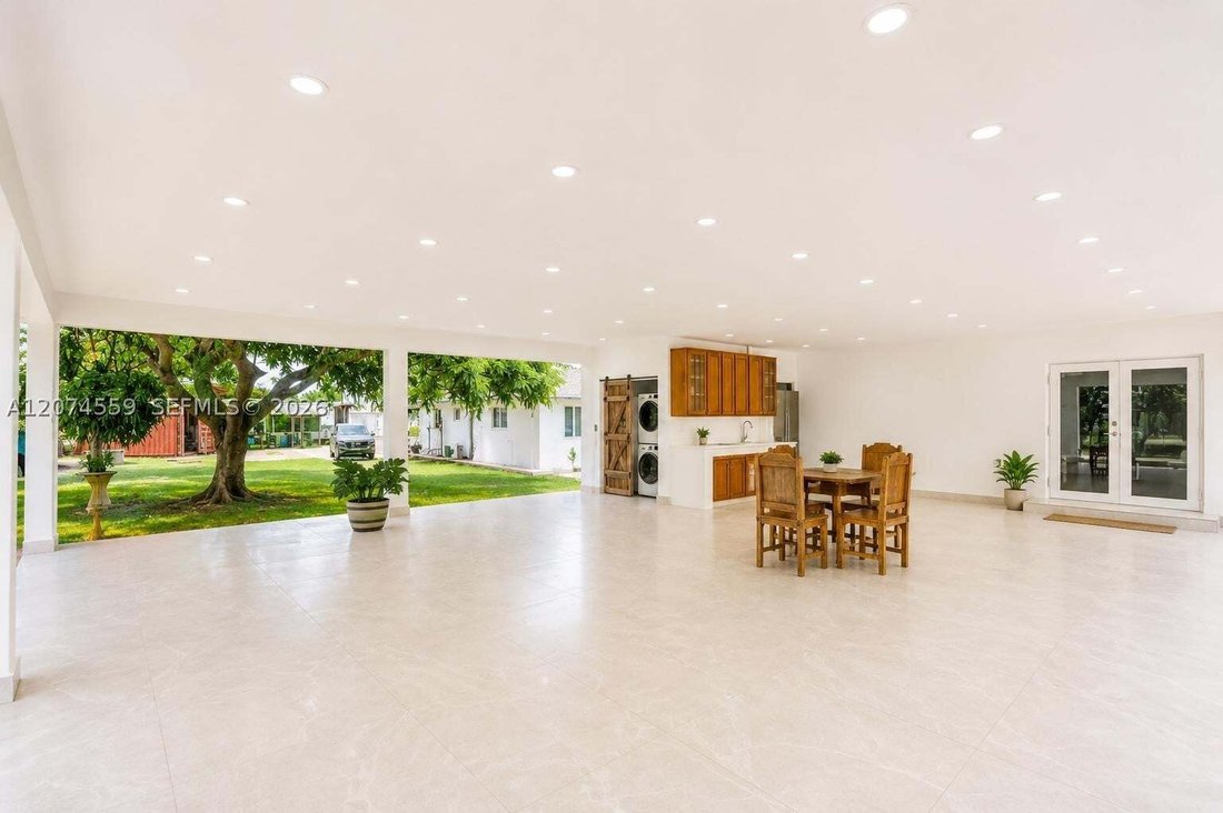 House in Miami, Florida, United States 5 - 18694610
