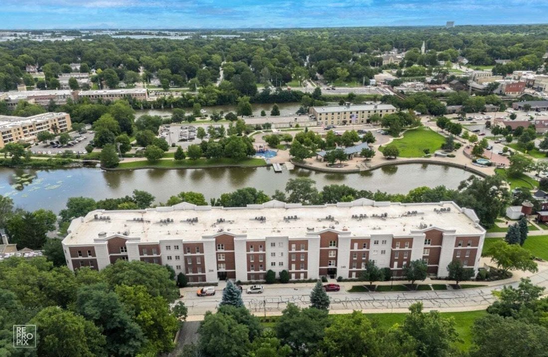 Condo in Batavia, Illinois, United States 1 - 18695022