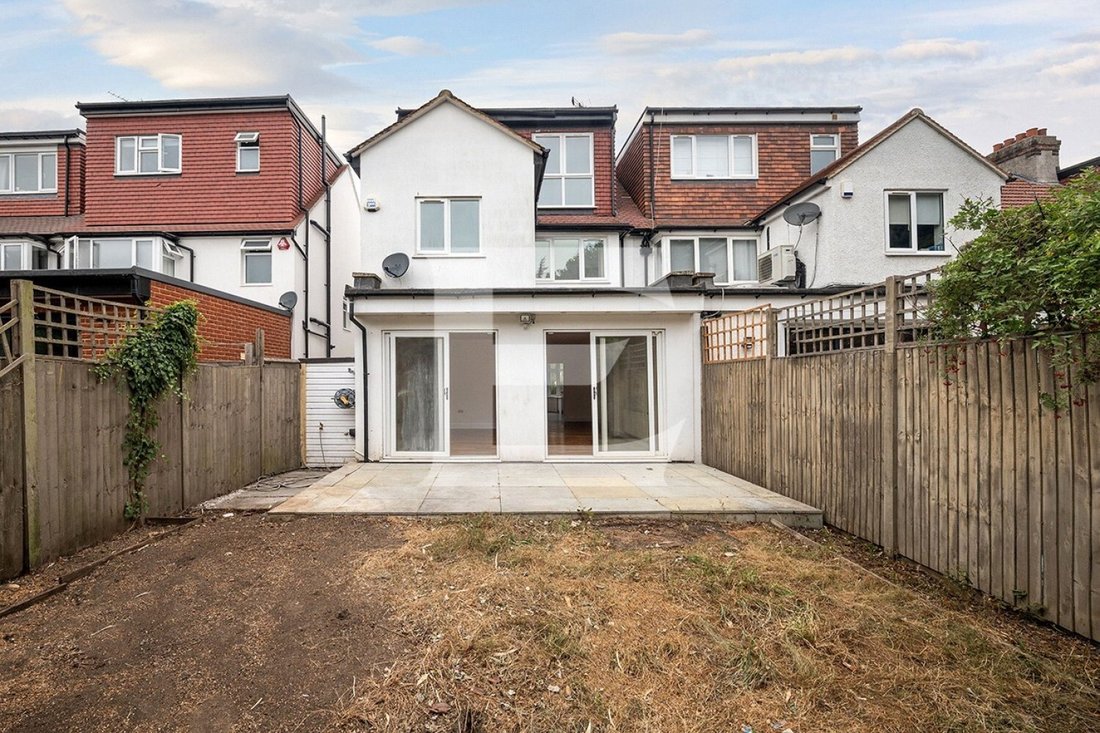 House in Barnet, England 3 - 18694450