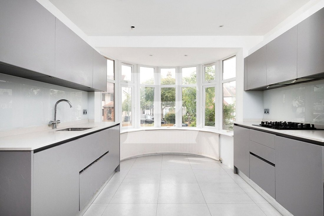 House in Barnet, England 2 - 18694450
