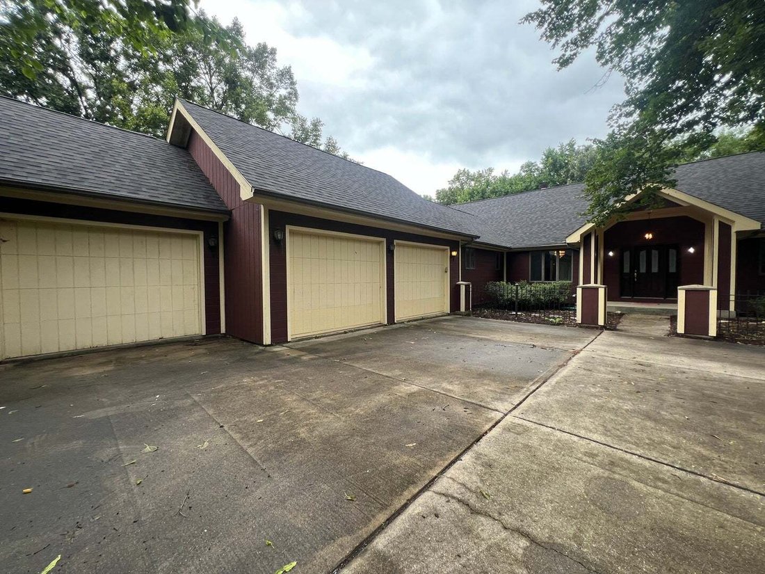 House in Joliet, Illinois, United States 3 - 18695097