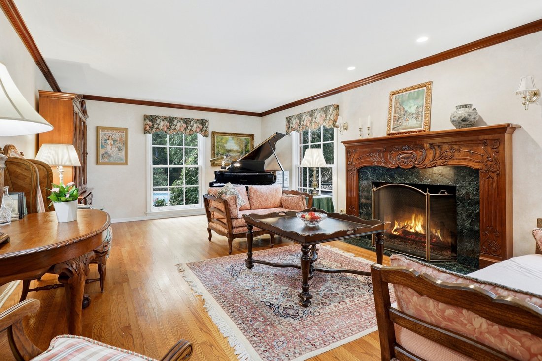 House in Oak Brook, Illinois, United States 2 - 18695684