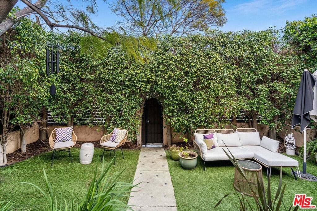 Los Angeles, California, United States 4 - 18694314