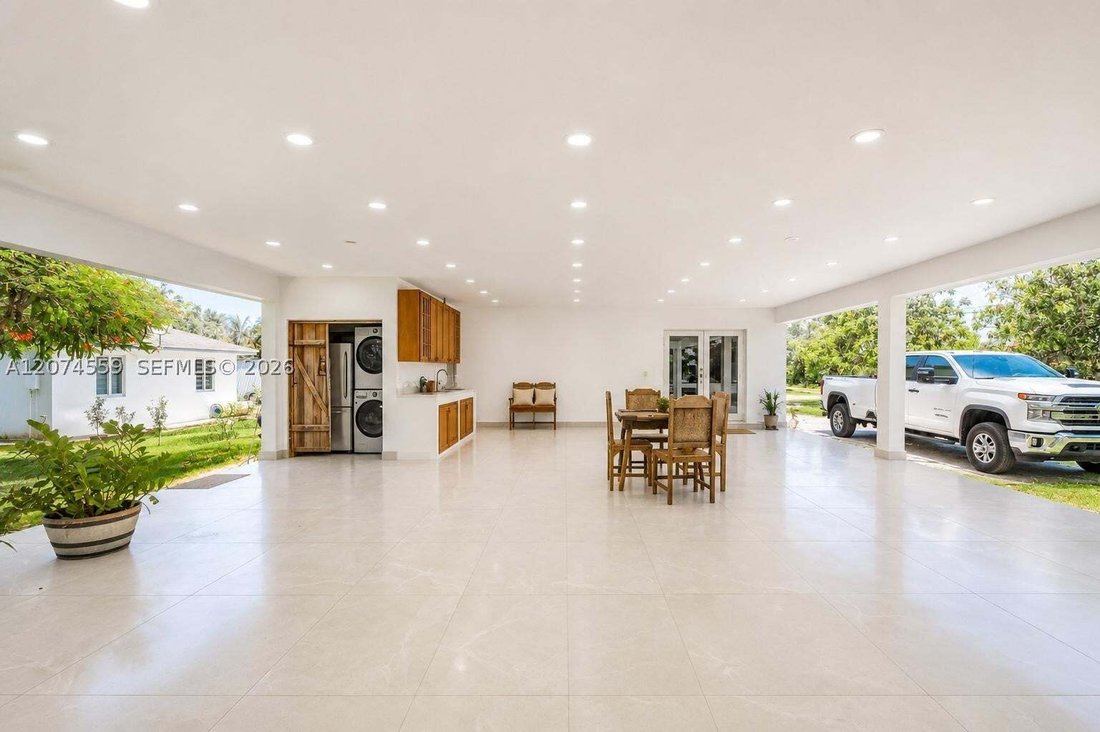 House in Miami, Florida, United States 3 - 18694610