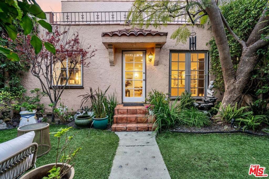 Los Angeles, California, United States 2 - 18694314