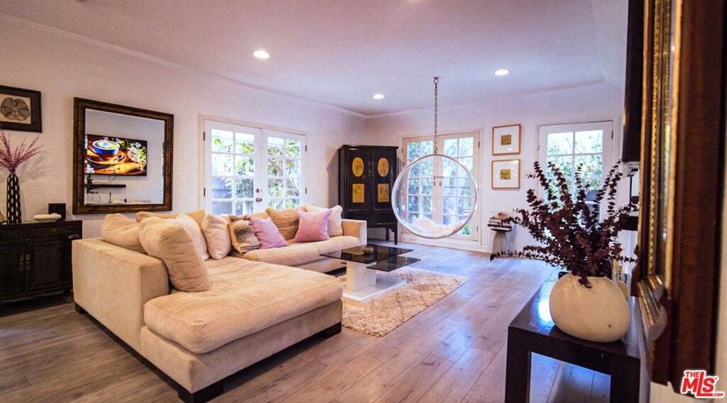 Los Angeles, California, United States 5 - 18694314