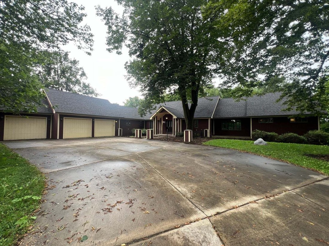 House in Joliet, Illinois, United States 1 - 18695097