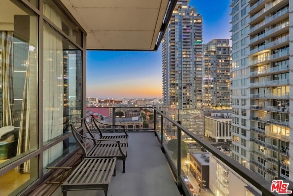 Condo in Los Angeles, California, United States 3 - 18694315