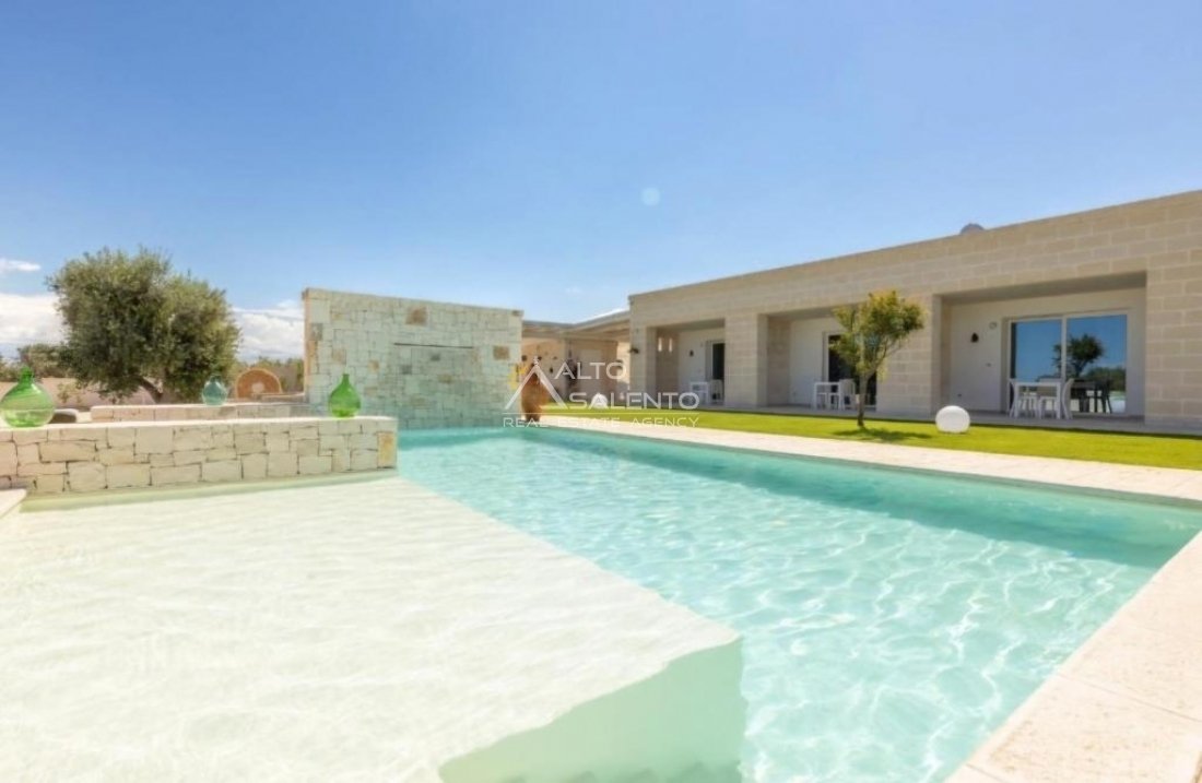 Estate in Carovigno, Apulia, Italy 2 - 18695494