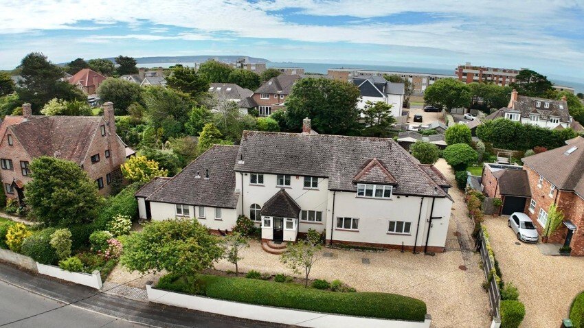 House in Milford on Sea, England 1 - 17494216