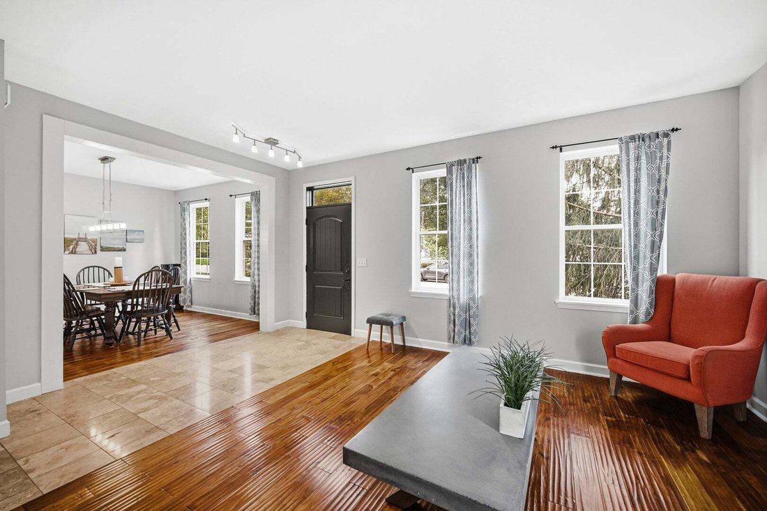 House in Cary, Illinois, United States 4 - 18694958