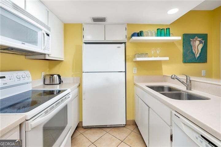 Condo in St. Simons, Georgia, United States 4 - 18695071