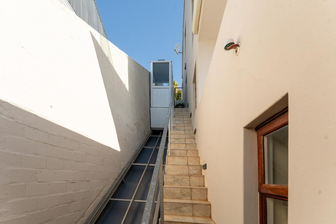 House in Simon's Town, Cape Town, Western Cape 3 - 18694889
