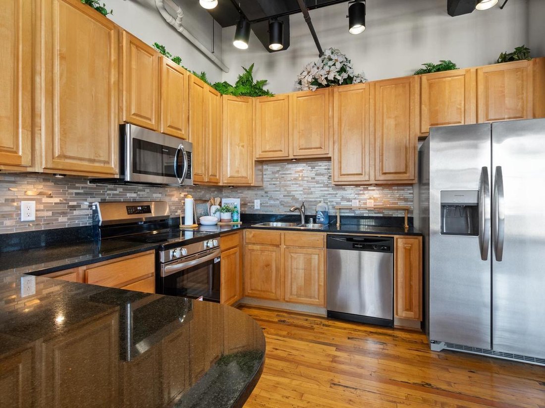 Condo in Milwaukee, Wisconsin, United States 5 - 18694356