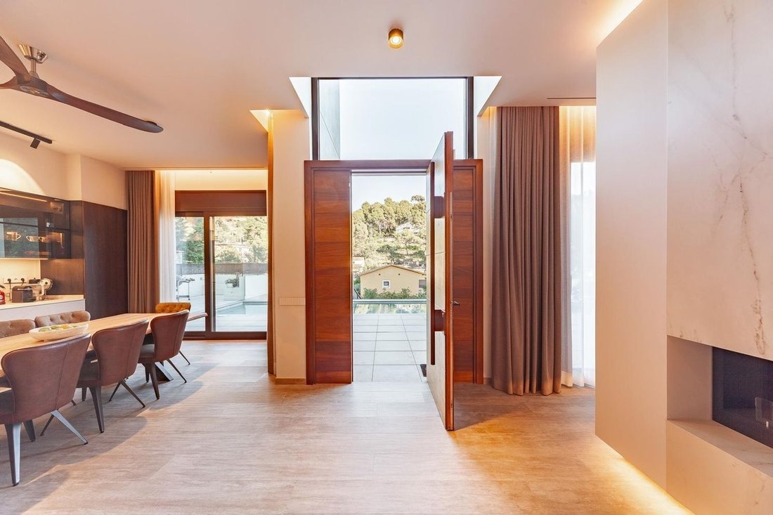 Villa in Castelldefels, Catalonia, Spain 3 - 18694492