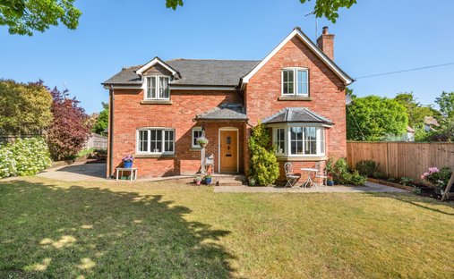 Casa a Il Bourne, Lower Bourne, Inghilterra 1