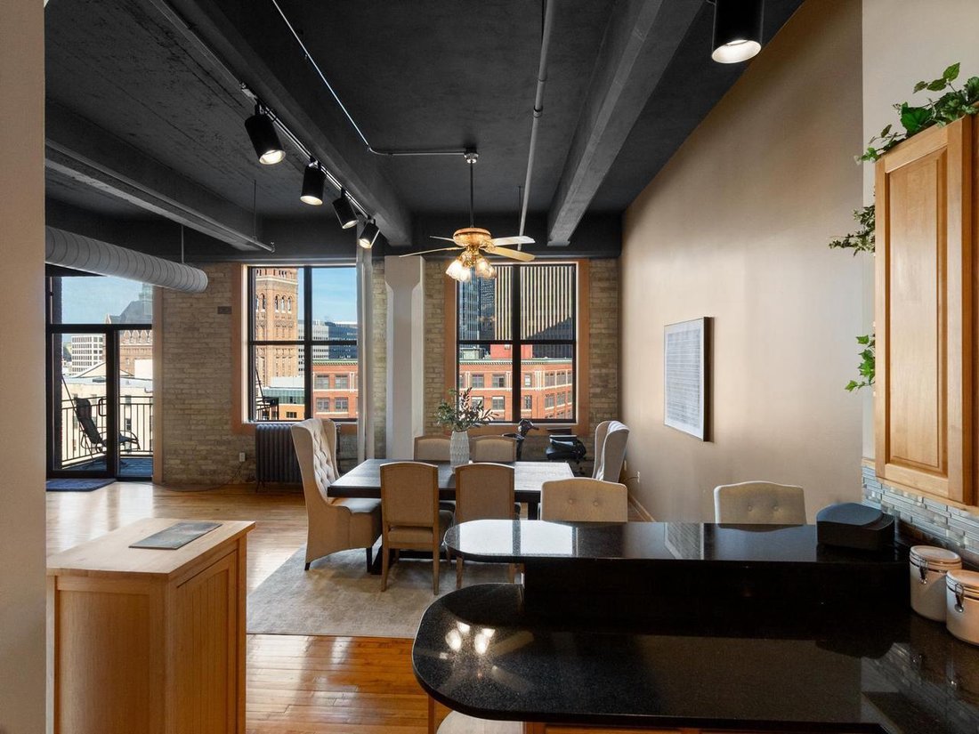 Condo in Milwaukee, Wisconsin, United States 4 - 18694356