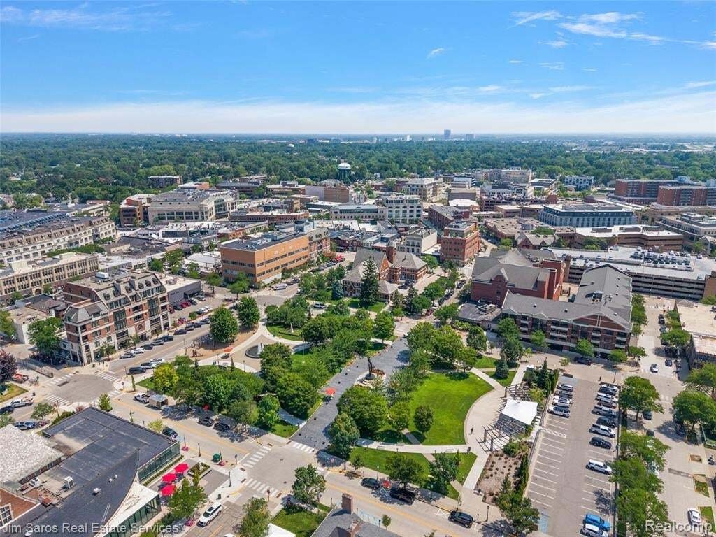 Condominio en Birmingham, Míchigan, Estados Unidos 2 - 18452880
