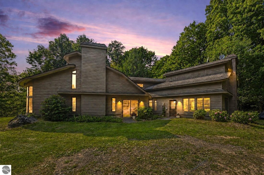 House in East Jordan, Michigan, United States 1 - 18694517
