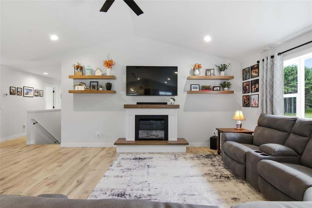 House in Chippewa Falls, Wisconsin, United States 3 - 18694355