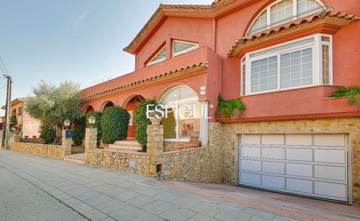 Villa in la Bisbal d'Emporda, Catalonia, Spain 1