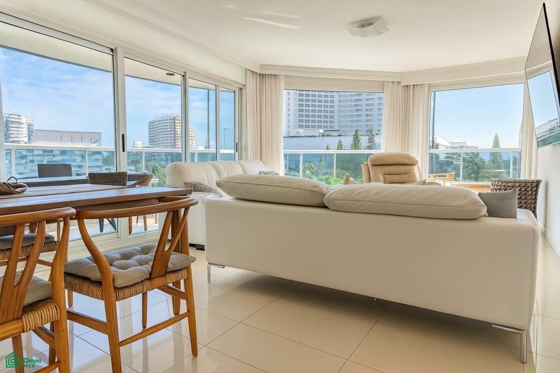 Condo in Punta del Este, Maldonado Department, Uruguay 1 - 18695090