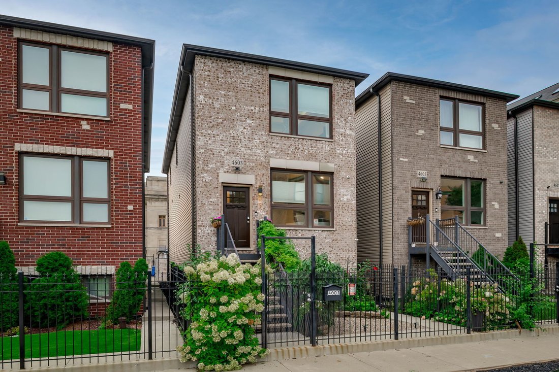 House in Chicago, Illinois, United States 1 - 18694942