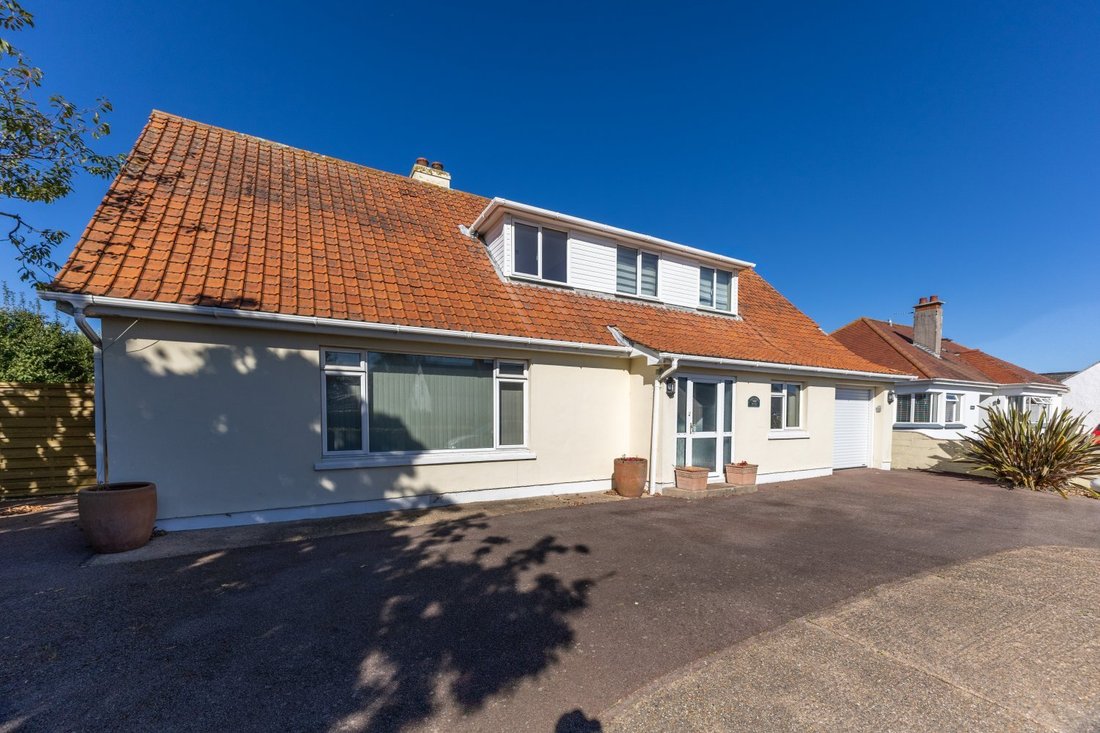 House in United Kingdom 1 - 18694685