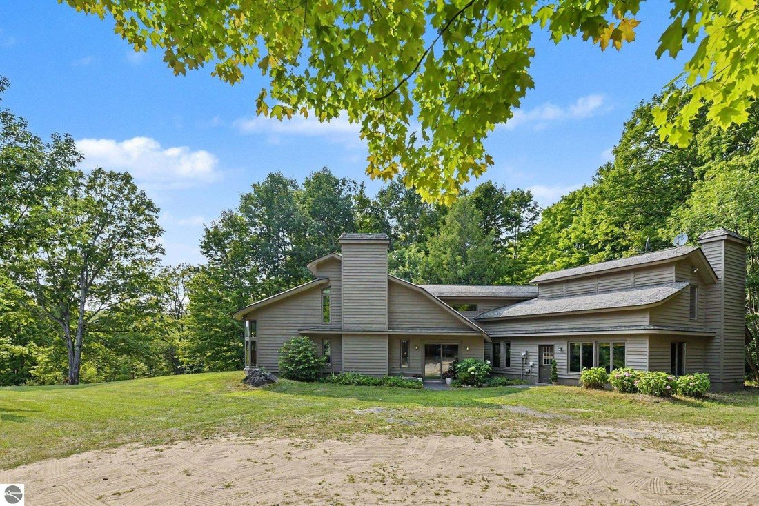 House in East Jordan, Michigan, United States 2 - 18694517