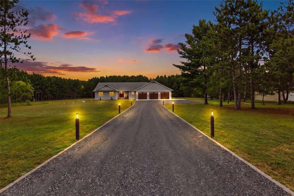 House in Chippewa Falls, Wisconsin, United States 1 - 18694355