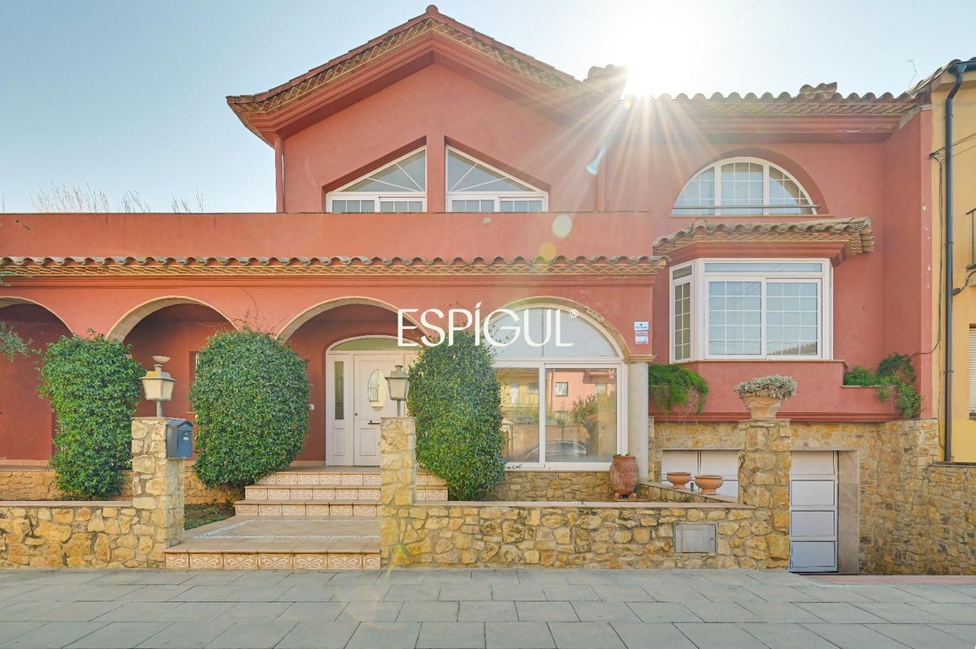Villa in la Bisbal d'Emporda, Catalonia, Spain 3 - 18694282