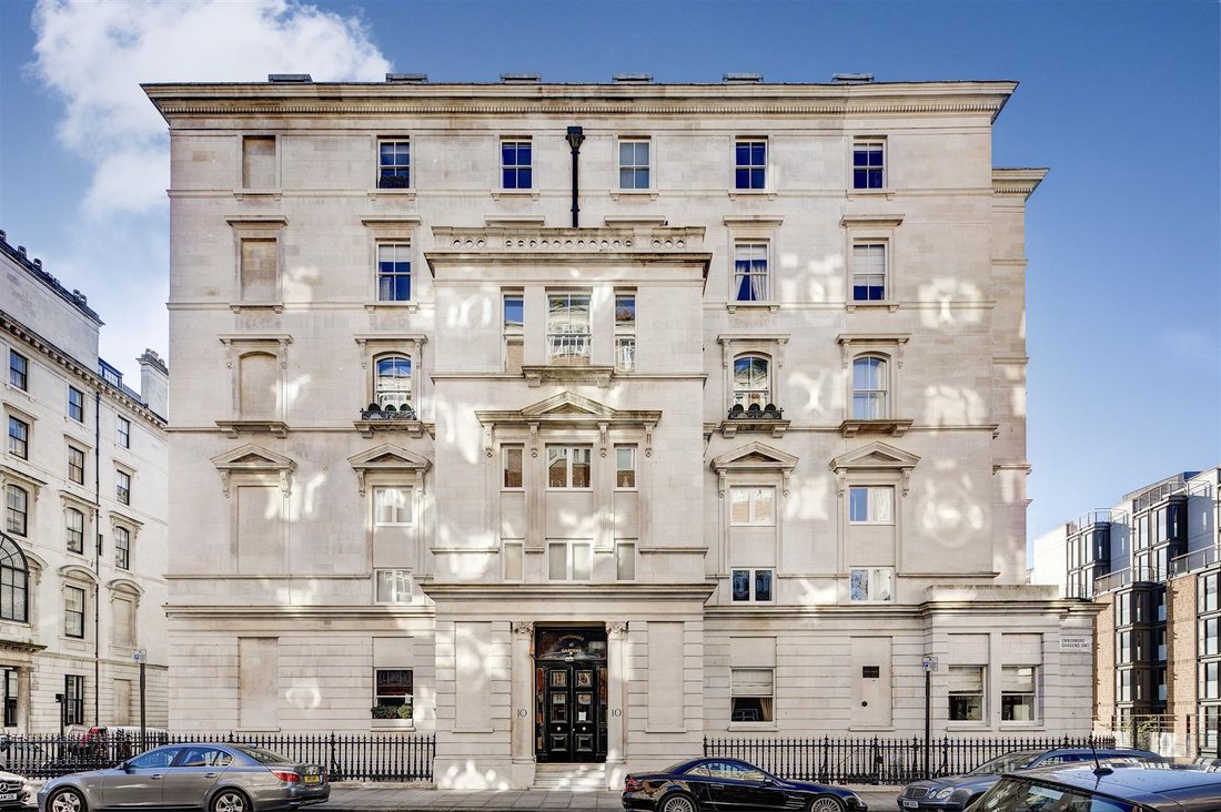 Apartment in Knightsbridge, Kensington And Chelsea, England 1 - 18695851