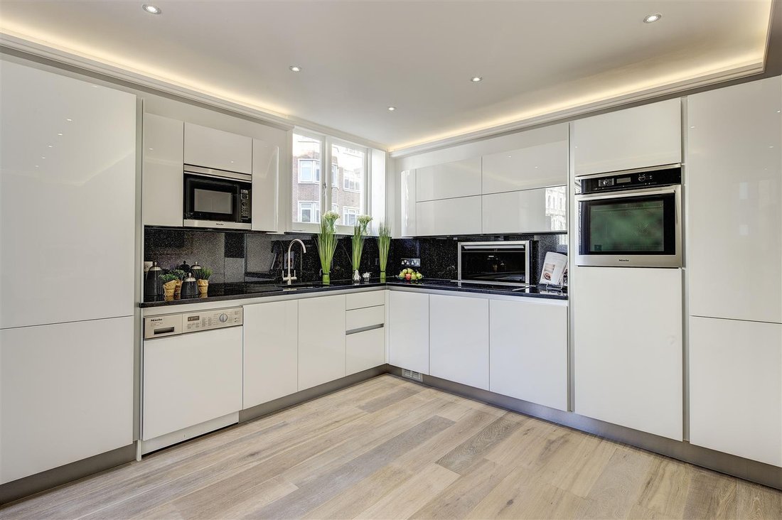 Apartment in Knightsbridge, Kensington And Chelsea, England 4 - 18695851