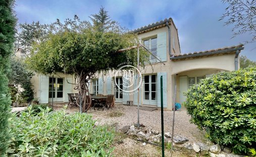 Villa en Uzès, Occitania, Francia 1
