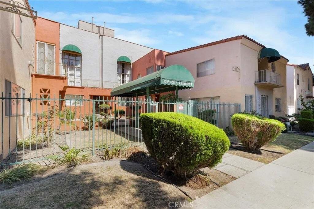 Los Angeles, California, United States 2 - 18695364
