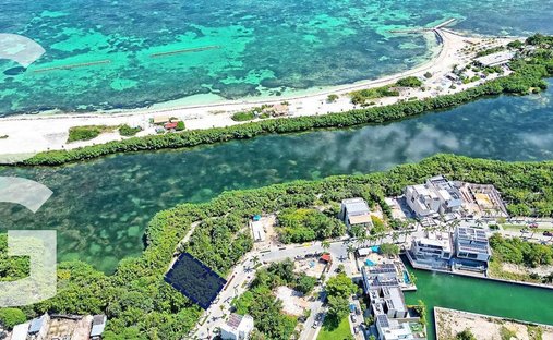 Land in Cancún, Quintana Roo, Mexico 1
