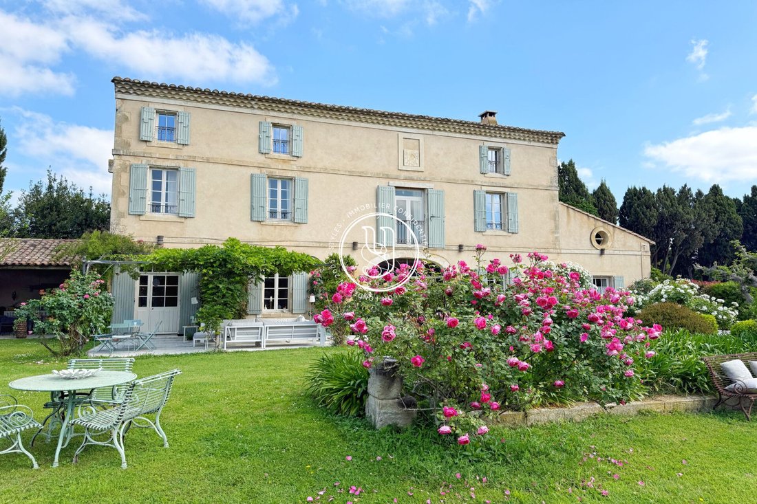 Villa in Saint-Rémy-de-Provence, Provence-Alpes-Côte d'Azur, France 1 - 18695913