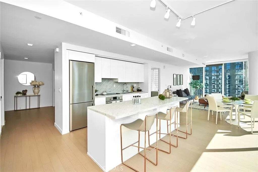 Condo in Los Angeles, California, United States 4 - 18695389