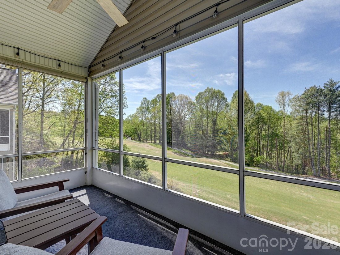 Townhouse in Laurel Park, North Carolina, United States 4 - 18695694