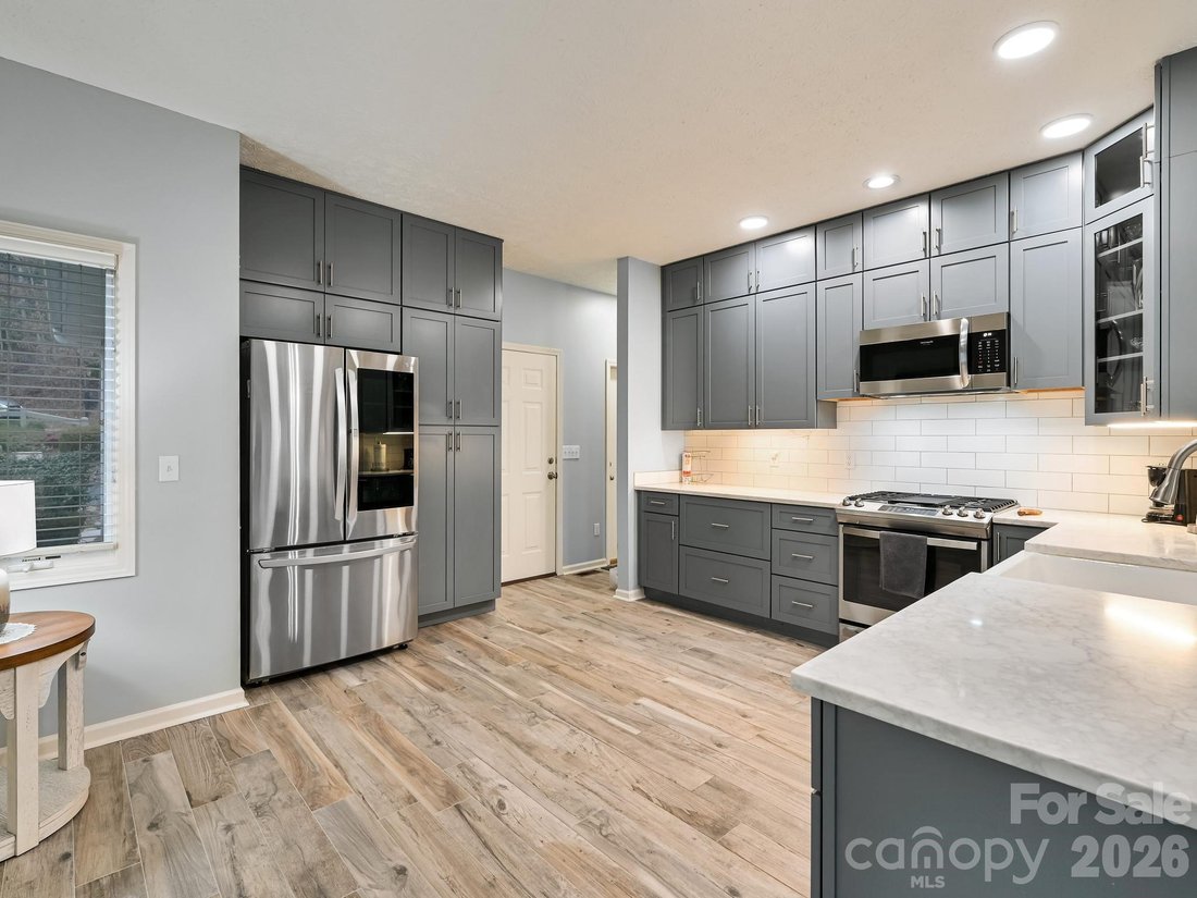 Townhouse in Laurel Park, North Carolina, United States 5 - 18695694