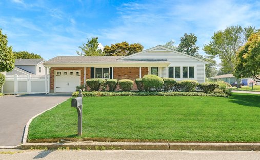 House in Port Jefferson Station, New York, United States 1