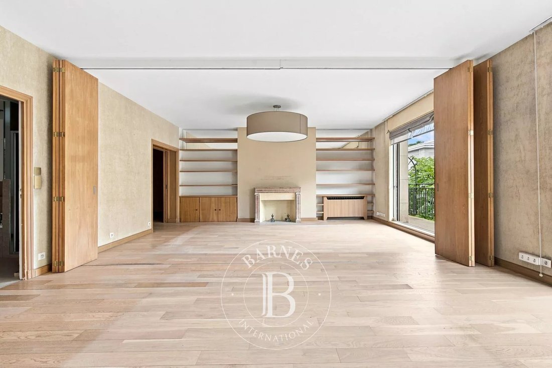 Apartment in Triangle d'Or, Paris 8e Arrondissement, Paris 2 - 18695829