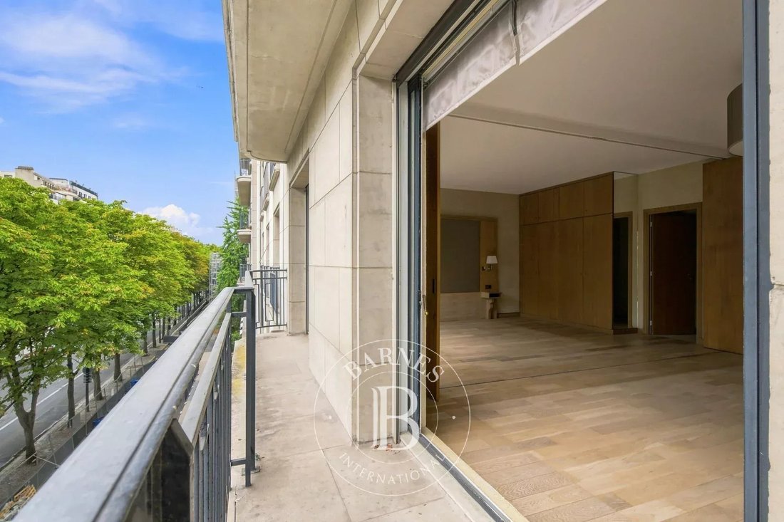 Apartment in Triangle d'Or, Paris 8e Arrondissement, Paris 2 - 18695829
