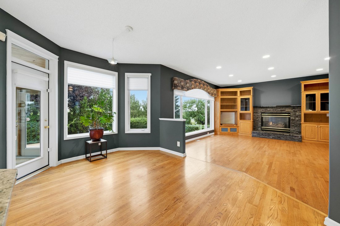 House in Calgary, Alberta, Canada 5 - 18695630