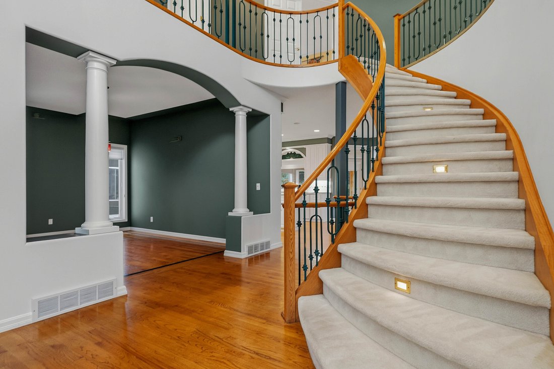 House in Calgary, Alberta, Canada 3 - 18695630