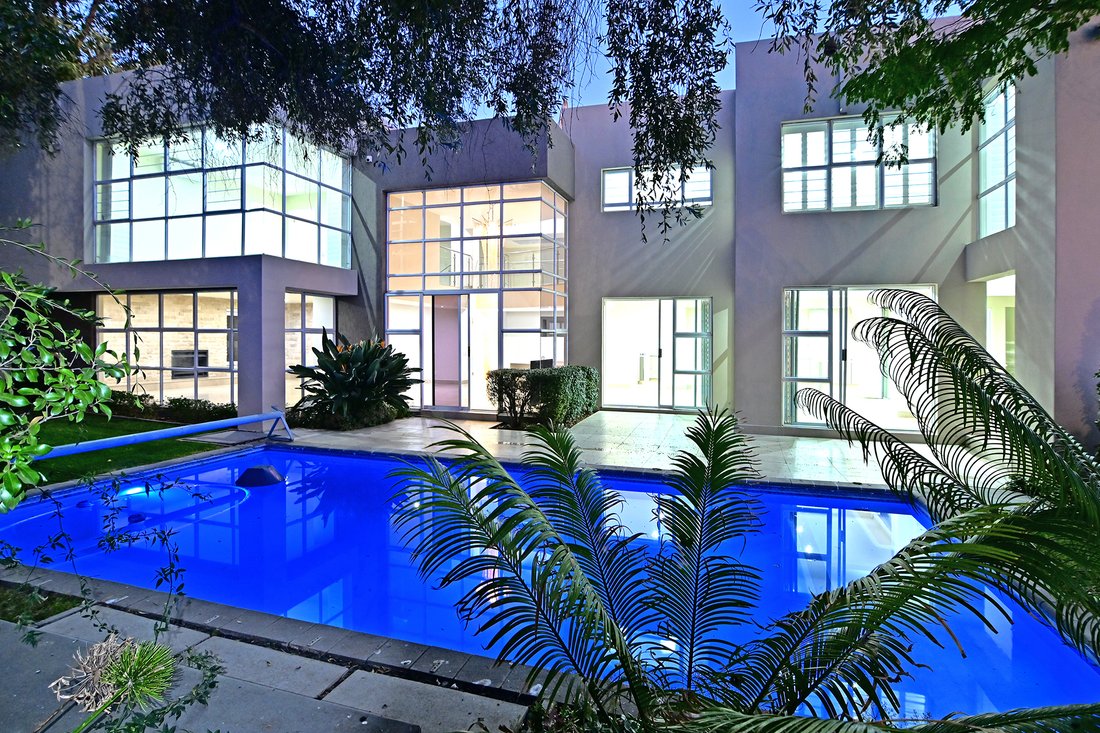 House in Duxberry, Benmore Gardens, Gauteng 1 - 18696430