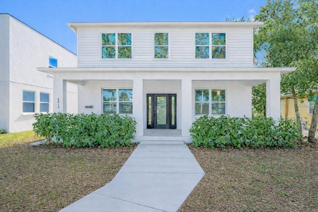 House in St. Petersburg, Florida, United States 1 - 18698003