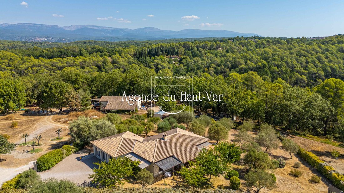 Villa in Saint-Paul-en-Forêt, Provence-Alpes-Côte d'Azur, France 1 - 18698619