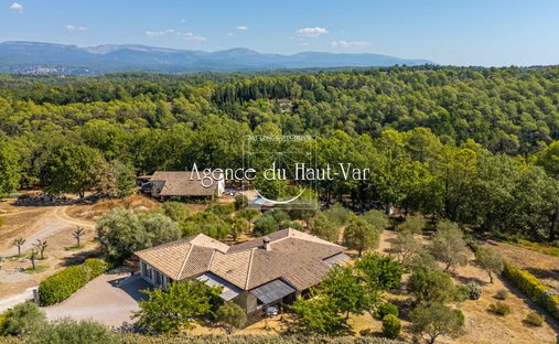 Villa in Saint-Paul-en-Forêt, Provence-Alpes-Côte d'Azur, France 1