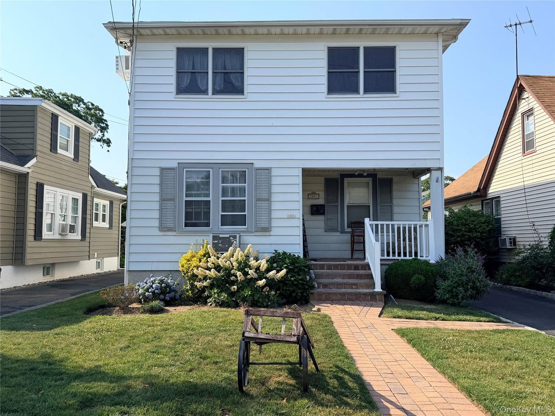 House in Bellmore, New York, United States 1 - 18698816